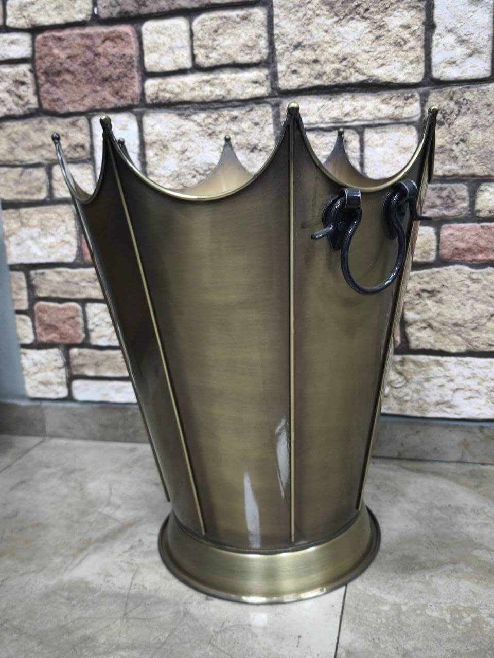 FR-8193 Fire Stove Lüks Gold Odunluk: Modern ve şık döküm odun kovası, iç ve dış mekan kullanımı için ideal.