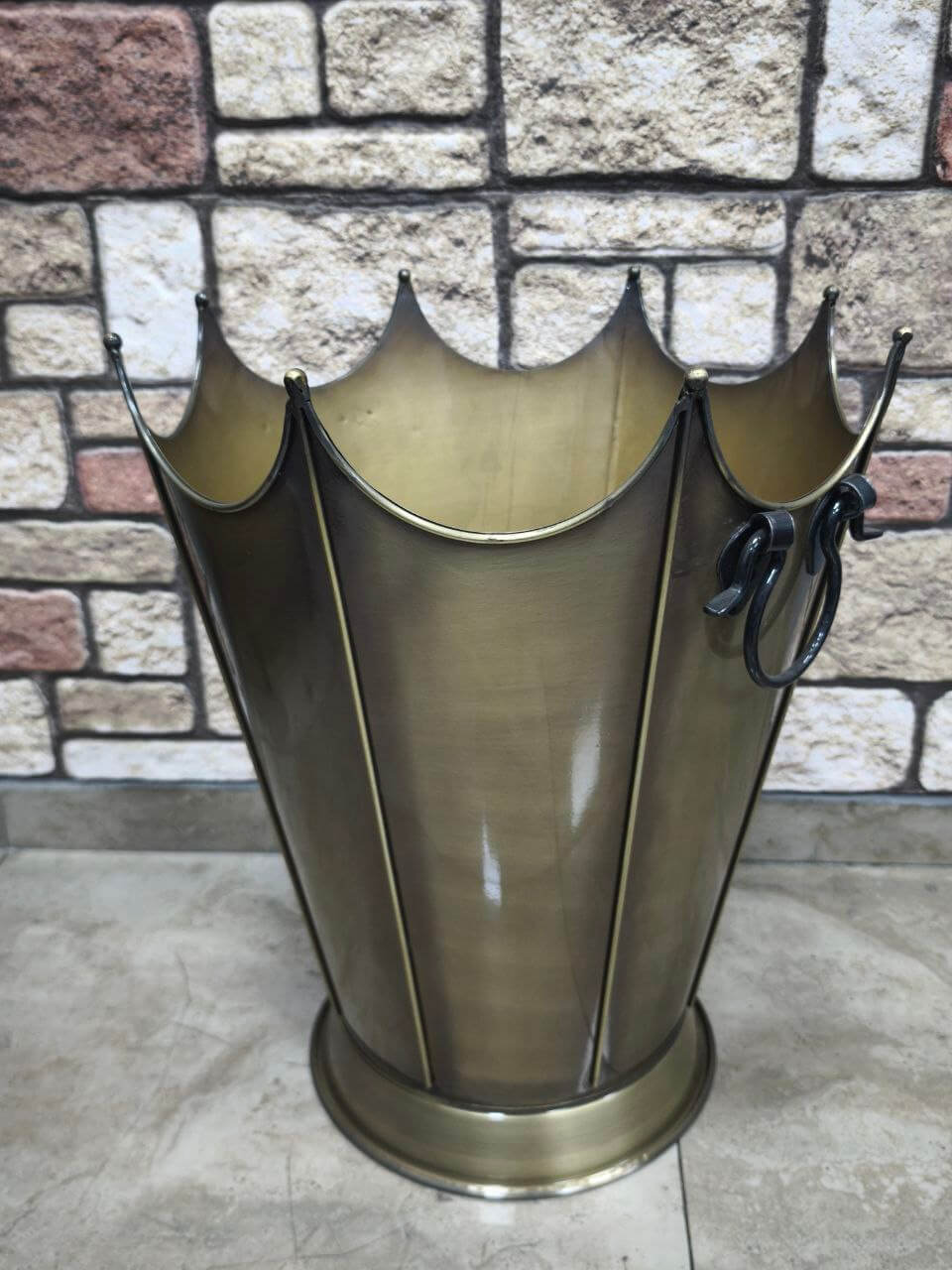 FR-8193 Fire Stove Lüks Gold Odunluk: Modern ve şık döküm odun kovası, iç ve dış mekan kullanımı için ideal.