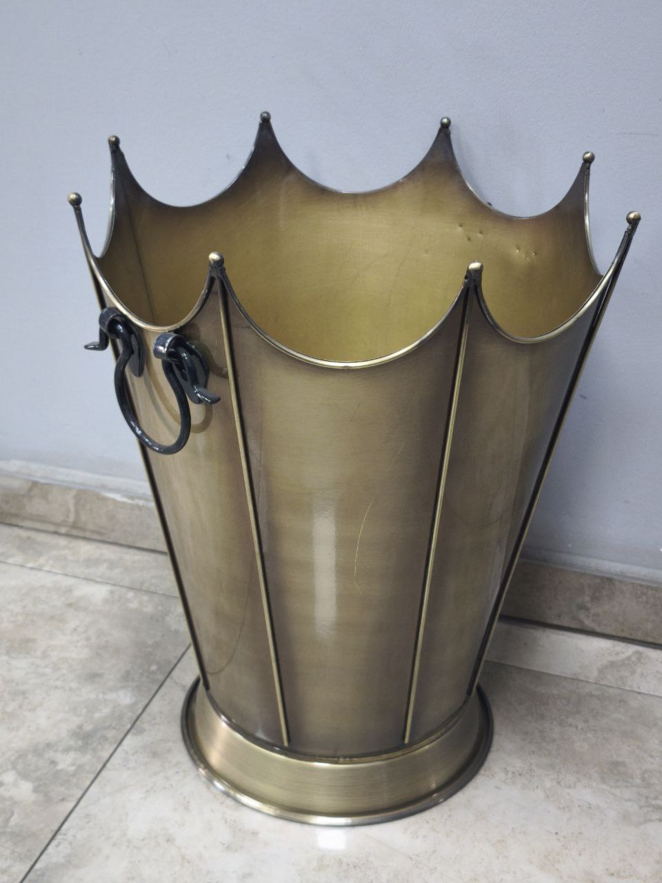 FR-8193 Fire Stove Lüks Gold Odunluk: Modern ve şık döküm odun kovası, iç ve dış mekan kullanımı için ideal.