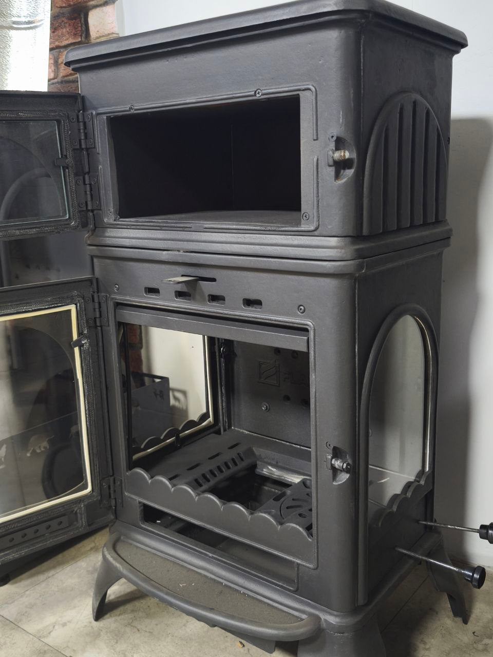 FRS-024AK Modena Lüks Oven 3 camlı kuzineli Alttan küllüklü Döküm Soba