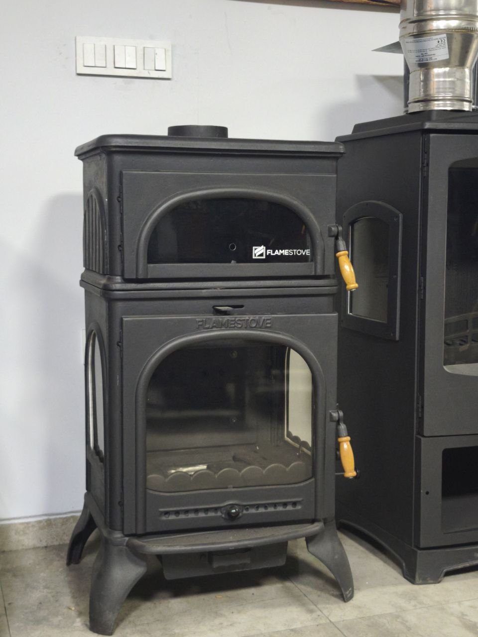 FRS-024AK Modena Lüks Oven 3 camlı kuzineli Alttan küllüklü Döküm Soba