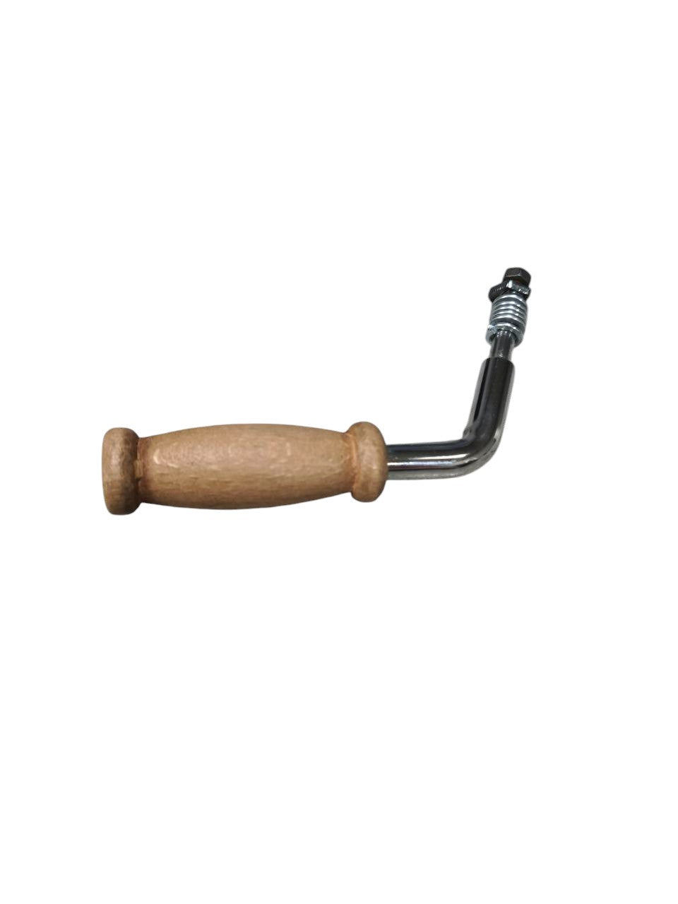 Soba ve fırın kapağı kulbu, ahşap tutma kolu ve metal bağlantı ile tasarlanmıştır, yüksek ısıya dayanıklıdır.