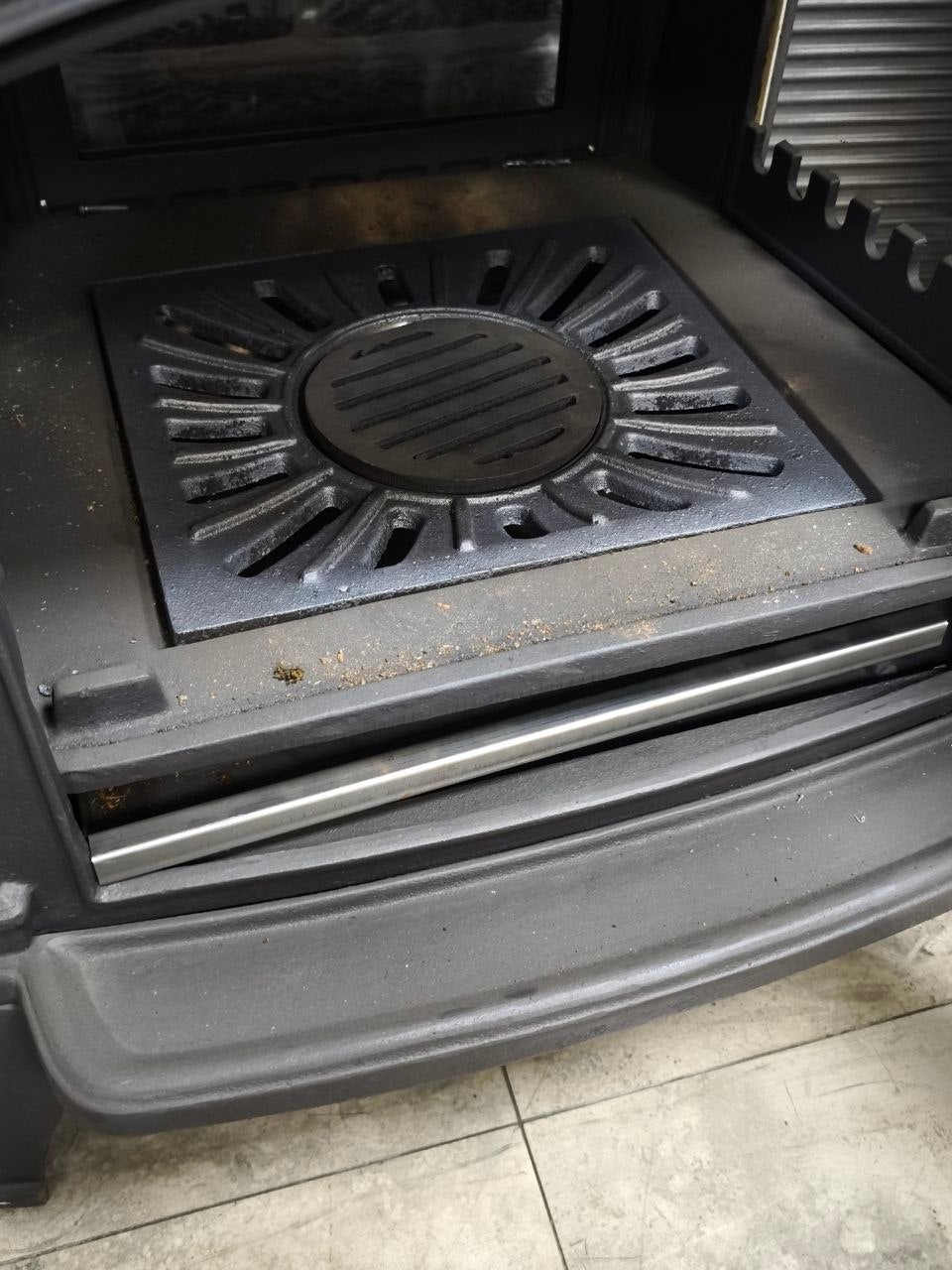 FRS-015 Fire Stove Sirius Ultra 4 Döküm Soba: Yüksek Verimli, Estetik, Schott Robax Camlı FRS-015