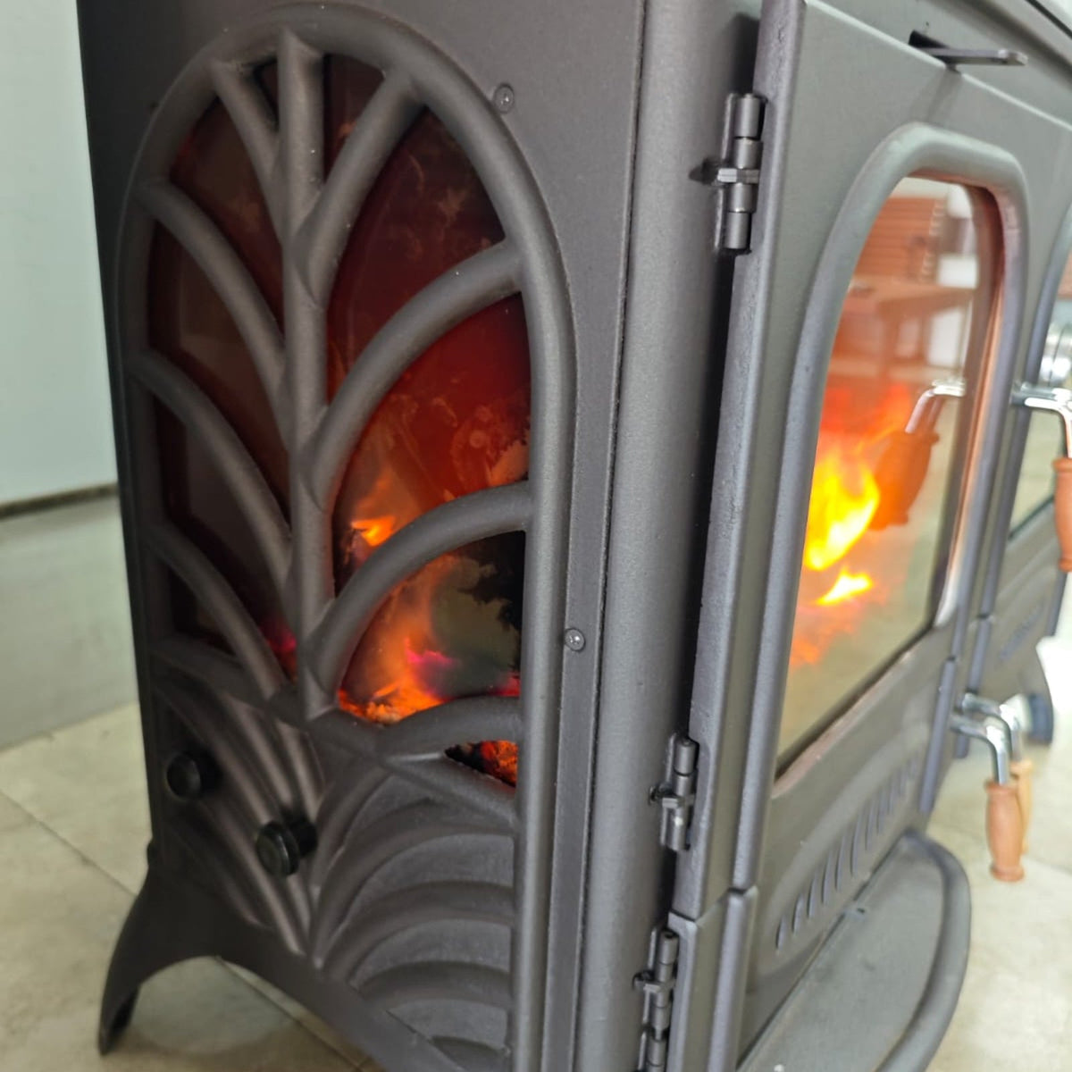 FRS-066 Fire Stove Palmiye Döküm Kuzineli Soba: 3 Katlı Fırın, Yan Cam, 15kW Çift Yanmalı