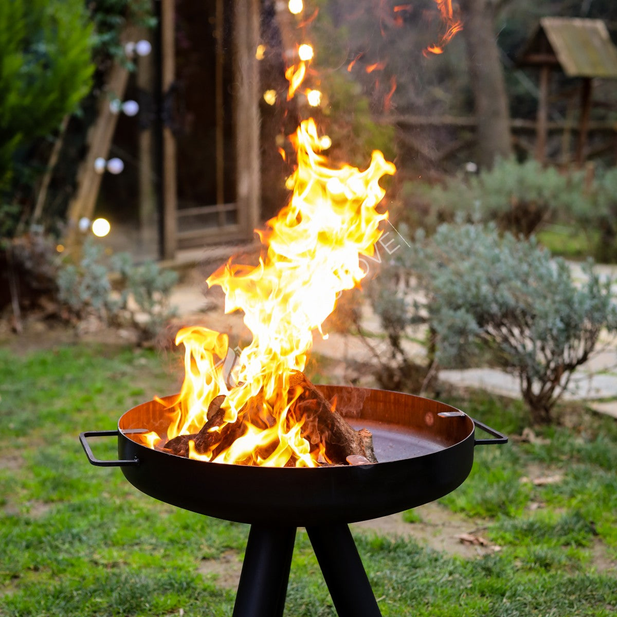 FRS-605 Fire Feast Açık Hava Ateş Çukuru: Barbekü Izgaralı, Derin Hazneli, Dayanıklı Sac